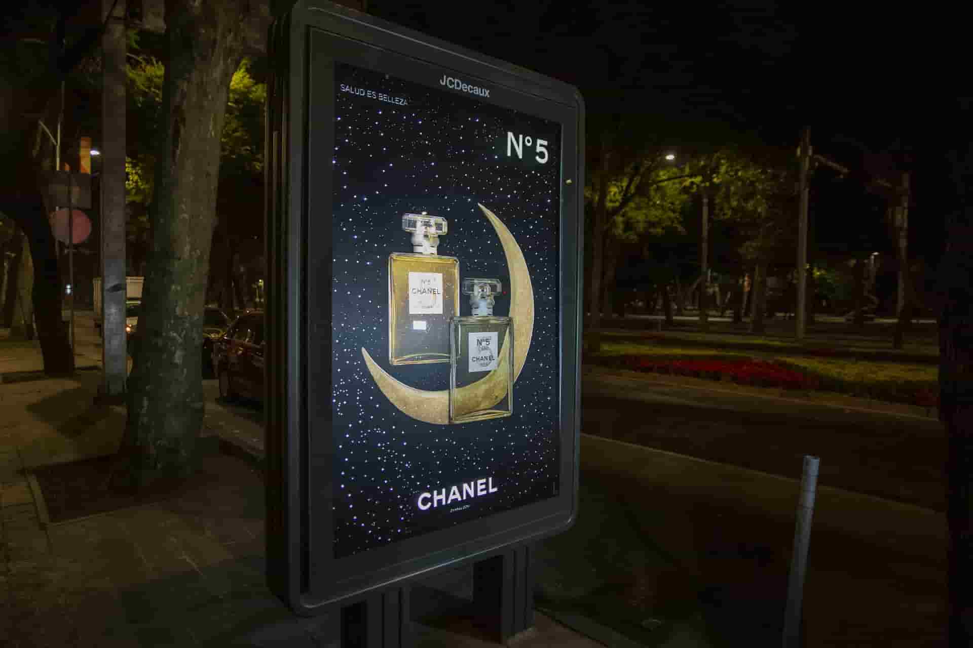Producciónes en mobiliario urbano y vallas
